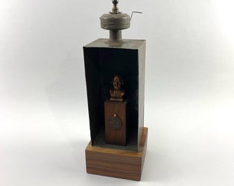 Escultura de ensamblaje "Padre", 2025 Metal/Madera/Objetos encontrados