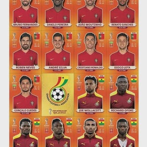 Op de afbeelding: Een verzameling voetbalplaatjes van spelers uit Portugal en Ghana. Elke kaart toont een foto, naam en statistieken van de speler. De kaarten zijn gerangschikt in een raster op een witte achtergrond.