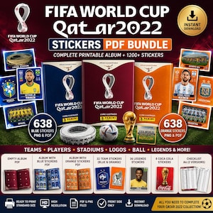 Op de afbeelding: Een promotieafbeelding voor een FIFA World Cup Qatar 2022 sticker PDF-bundel. De afbeelding toont stickeralbums, spelerskaarten, een trofee en de tekst "STICKERS PDF BUNDLE COMPLETE PRINTABLE ALBUM + 1200+ STICKERS".