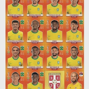 Op de afbeelding: Een vel met voetbalspelerstickers van het Braziliaanse nationale team. Elke sticker heeft een foto, naam en statistieken van een speler. De stickers zijn geel en groen, met de Braziliaanse vlag en het FIFA World Cup Qatar 2022 logo.