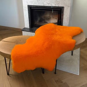 Tapis en peau de mouton naturelle – Véritable peau de mouton à poils longs, fourrure grise naturelle, décoration Hygge scandinave, tapis en laine moelleux