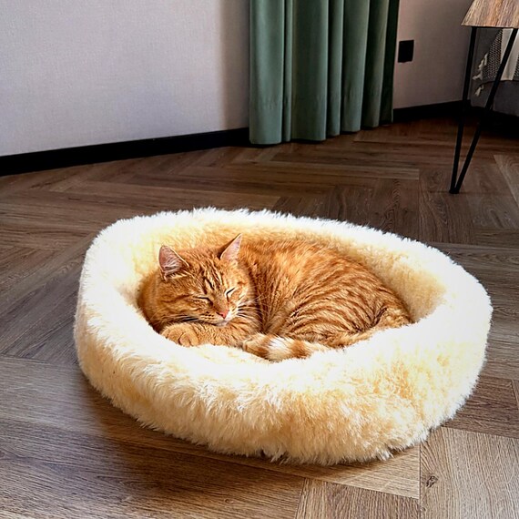 Pet bed made of natural sheepskin, handmade cat bed, dog bed, vegetable-tanned Relugan sheepskin, 3 colors.