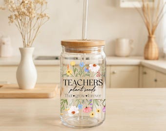 Glasbecher Lehrer – „Teachers plant seeds that grow forever“ Glas mit Blumen, optional Deckel & Strohhalm, Geschenk für Erzieher, Lehrerin