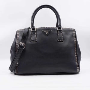 Prada Leder schwarz Handtasche mit daiy khaow