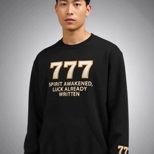 Moletom com gola redonda "777 Spirit Awakened" | Número do Anjo 777 | Moda urbana espiritual