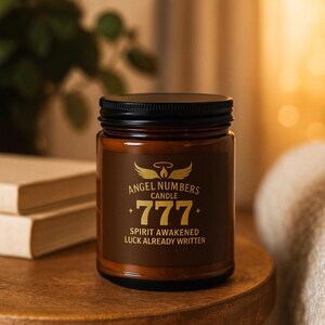 Vela com o Número do Anjo 777 (Domínio Divino e Alinhamento) da AuraCode