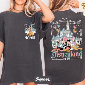 Camiseta Comfort Colors® personalizada de Mickey y sus amigos de Disneyworld, camisetas personalizadas con nombre para la familia Disney 2026, camiseta retro para viaje a Disneyworld, familia Disney imagen 5