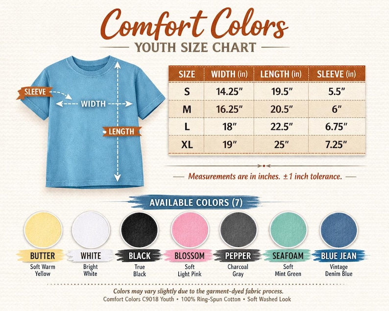 Puede incluir: Una camiseta azul claro para j&oacute;venes con una tabla de tallas y opciones de color. La tabla muestra las medidas en pulgadas para el ancho, el largo y el largo de la manga. Los colores disponibles incluyen Butter, White, Black, Blossom, Pepper, Seafoam y Blue Jean.