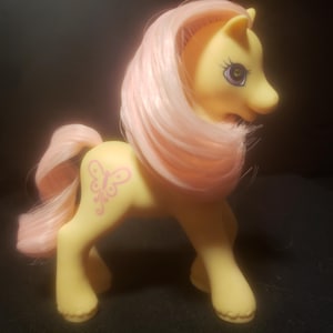 My Little Pony &quot;Sky Skimmer&quot; Vintage G2 dated 1992 Collectable. Secret Surprise Friends series. With textured hooves and eye crystals.