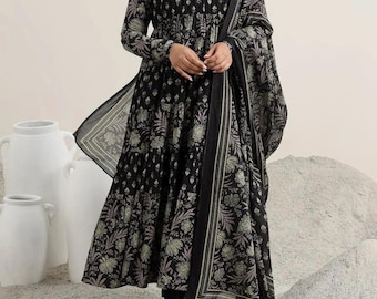 Set Kurta con pantaloni Anarkali Kurti Dupatta neri stampati per donne, abito da sposa indiano