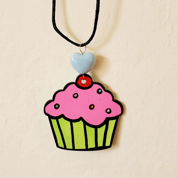 Retro Pink Strawberry CUPCAKE Bois Peint à la main Collier pendant, Design original par Vivian Estalella