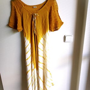 Abito lungo boho – Tie-dye giallo e bianco, abito estivo ricamato, abito da festival hippie, fatto a mano in India