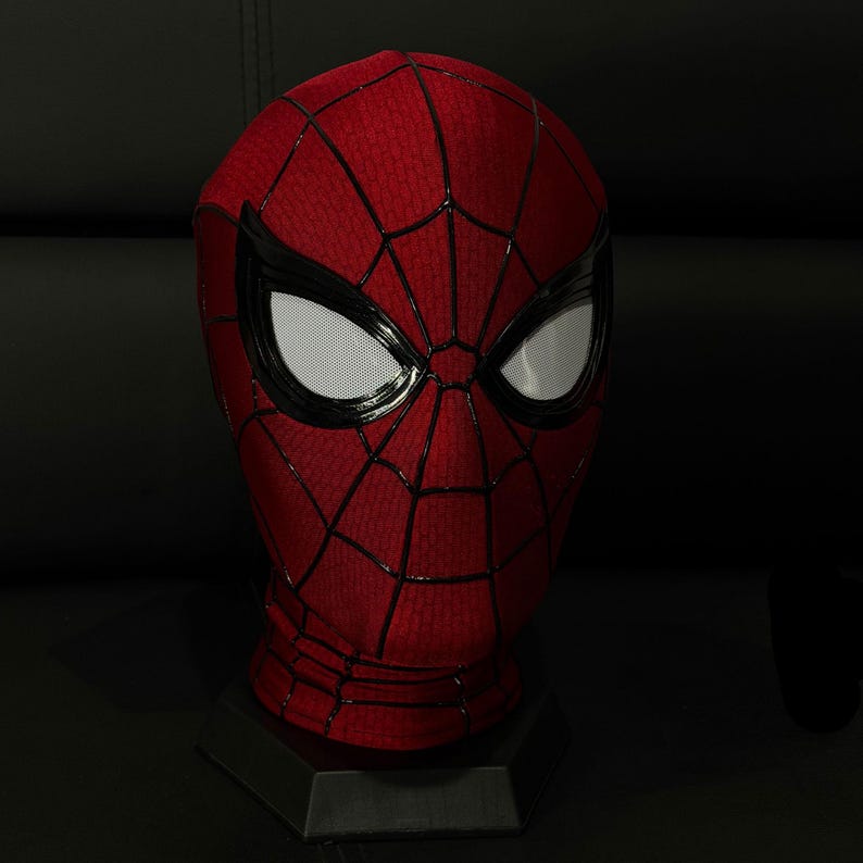 以下が含まれることがあります： 斑点のあるマット仕上げのセラミックマグカップ3個セット。マグカップはクリーム色、ライトブラウン、ダークブラウンの色合いです。各マグカップはシンプルなデザインで、丸みを帯びたハンドルが付いています。