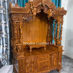 Templo de madera tallado para el hogar. Altura: 72 cm. Ancho: 45 cm. Profundidad: 18 cm. Templo de madera hecho a mano, Mandir de madera, Altar para el hogar, Decoración de sala de Pooja, Artículos hechos a mano.