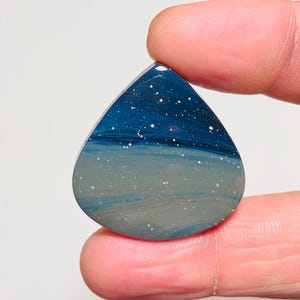 Leland Blå Sieber Agat Cabochon 100% Naturliga Lösa Ädelstenar Smyckestillverkning (Form-Päron) (Storlek-30.41X31.48X5.76 mm) (Karatvikt-45.70) ZM-740