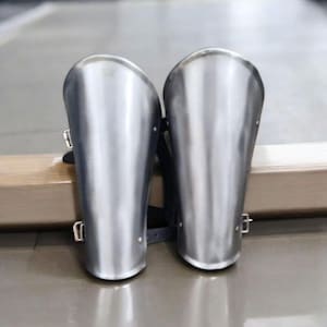 Medieval Knight Armor Bracers – Polished Steel Arm Guards for LARP, Cosplay & Renaissance Fair