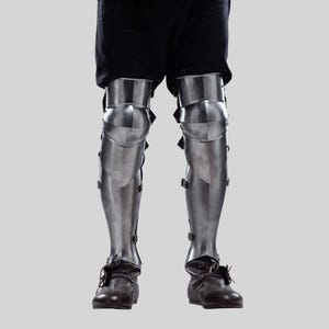 Medieval Knight Leg Greaves with Knee Caps – Polished Steel Armor for LARP & Cosplay