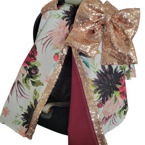 Funda para asiento de coche con diseño floral de plumas para bebé niña, bordado con lazo personalizado en oro rosa, regalo para recién nacida, estampado de plumas, lista para enviar.