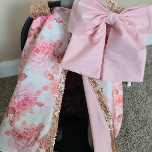 Funda para asiento de coche de bebé niña con estampado floral rosa, lazo bordado personalizado en oro rosa, regalo para recién nacida, estampado floral de acuarela