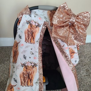 Funda para asiento de coche Highland Cow, diseño floral de granja con brillo dorado rosa, regalo personalizado para baby shower, capota para asiento de coche de niña