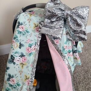 Toldo floral para asiento de coche en menta y rosa, lazo personalizado, regalo para baby shower, funda brillante para asiento de coche, listo para enviar
