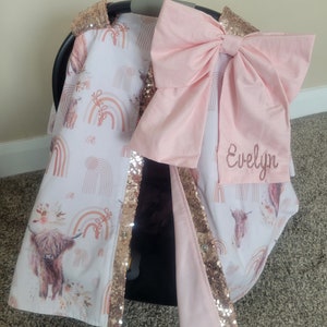 Highland Kuh und Regenbogen Autositzbezug, Kuh mit Rosegold Glanz, personalisiertes Baby-Duschegeschenk, Baby Mädchen Autositzbezug, VERSANDFERTIG