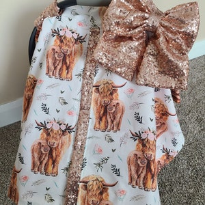Funda para asiento de coche Highland Cow, diseño floral de granja con brillo dorado rosa, regalo personalizado para baby shower, capota para asiento de coche de niña