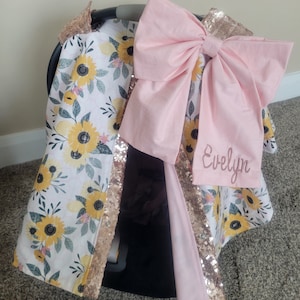 Autositzbezug mit Blume und Blush, geblümt und rosa mit Roségold-Schimmer, Mädchen-Babypartygeschenk, Baby-Autositzbedeckung