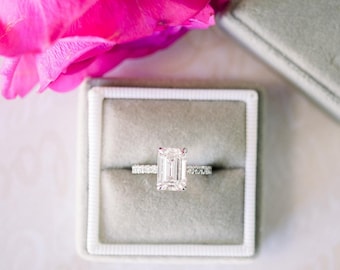 Elegante 2,00 kt smaragd geslepen moissaniet verlovingsring - massief 14k gouden verborgen halo sierlijke effenen band - perfect verjaardagscadeau voor haar