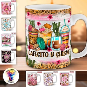 Puede incluir: Taza de café de cerámica blanca con un diseño que presenta bebidas de café, cactus y el texto "Cafecito y Chisme". La taza tiene un estampado de leopardo y detalles florales rosas. También se muestran tazas adicionales con diferentes diseños.