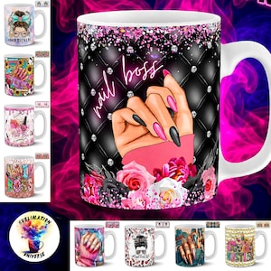 Könnte beinhalten: Weiße Keramik-Tasse mit einem Design, das eine Hand mit langen, rosa und schwarzen Nägeln und den Schriftzug "nail boss" zeigt. Das Design umfasst einen schwarzen, gesteppten Hintergrund, rosa Glitzer und florale Akzente.