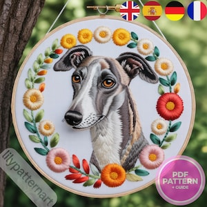 Peut inclure: Broderie sur cercle représentant un lévrier avec des détails fins. Le chien est entouré d'une couronne florale de fleurs jaunes, oranges, roses et rouges avec des feuilles vertes. Le texte "lilypatternart" est visible.