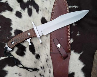 Cuchillo de caza de acero al carbono hecho a mano: mango de micarta, funda de cuero