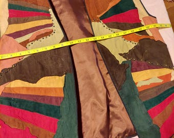 Colete de camurça patchwork cravejado Auntie Macassar