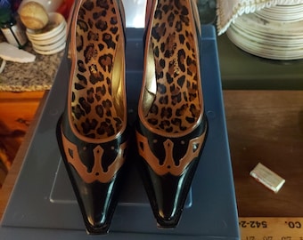 Rare Dolce Gabbana Vintage Vero Cuoio two-tone cutwork 3"heels size 36.5