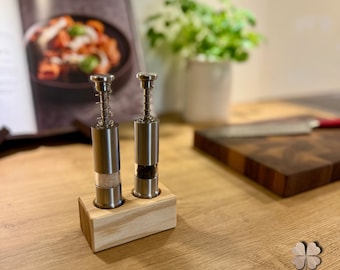 Salz und Pfefferstreuer Set aus Nussbaum – handgemacht – modernes Holz Design – kleines Gewürzstreuer Set für Küche & Esstisch