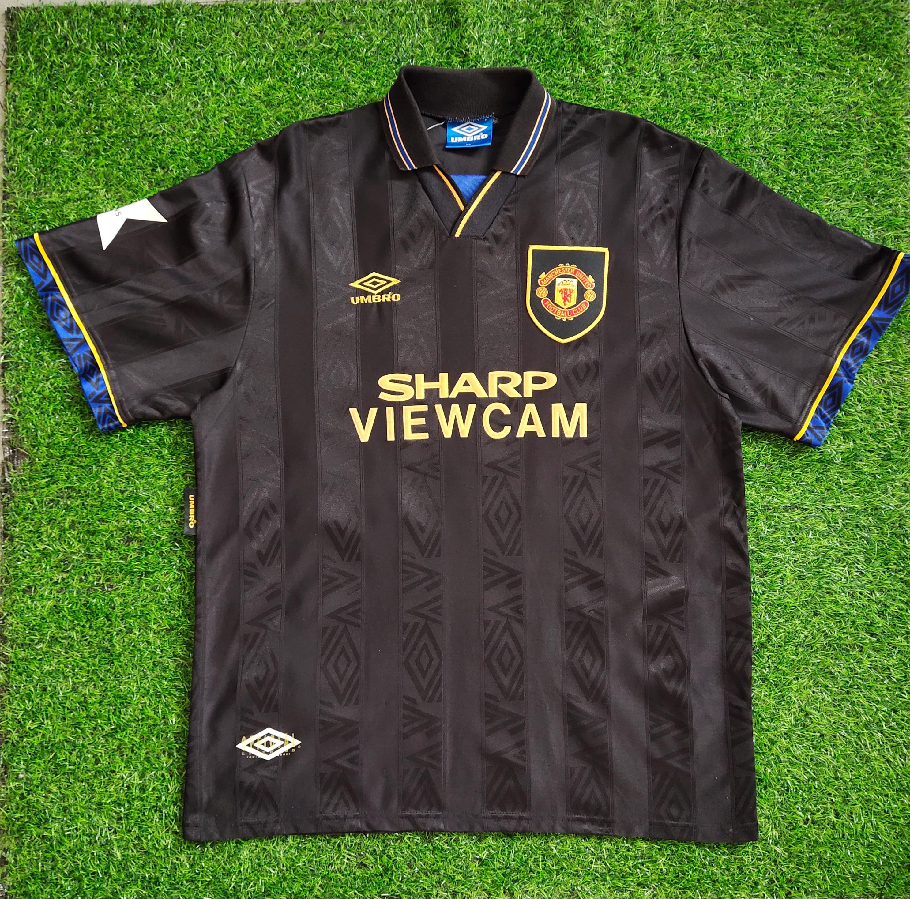 Vintage 90s Manchester United No. 7 Eric Cantona Football Jersey