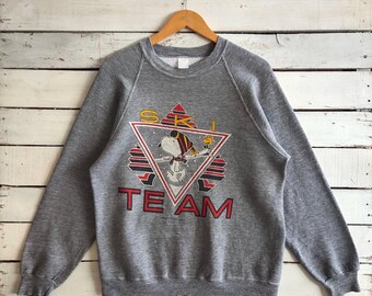 Vintage 80s Distressed Snoopy Ski Team Sweatshirt Snoopy Crewneck Snoopy Pullover Snoopy Sweater Printed Logo Gray Color Men's M