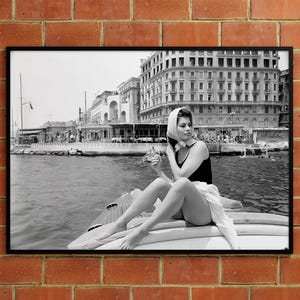 Classic Sophia Loren Poster – Vintage Hollywood Star Wall Art – Italian Actress Black and White Print – Retro Movie Glamour Decor