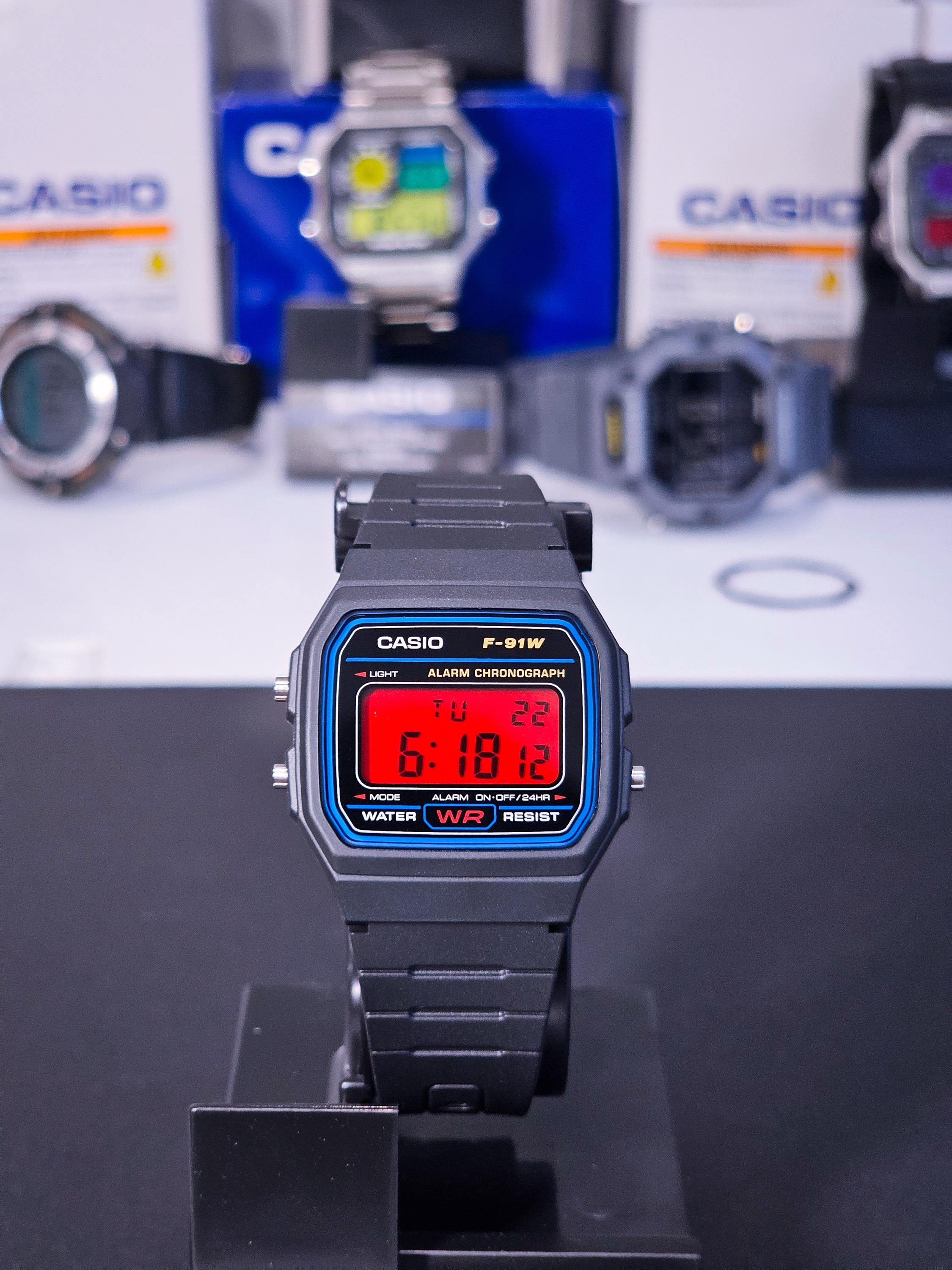 カスタムカラーディスプレイ カシオ F91 ウォッチ：レトロデジタル