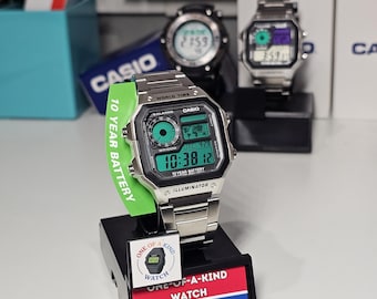 Reloj Casio AE1200 con correa de acero inoxidable y modificación personalizada: pantalla LCD a color única, modificación azul claro