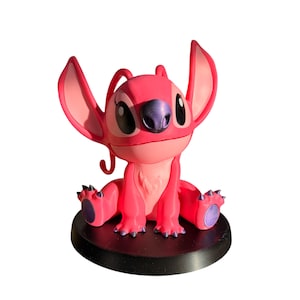 Figura coleccionable de ángel: personaje extraterrestre rosa inspirado en Lilo y Stitch imagen 1