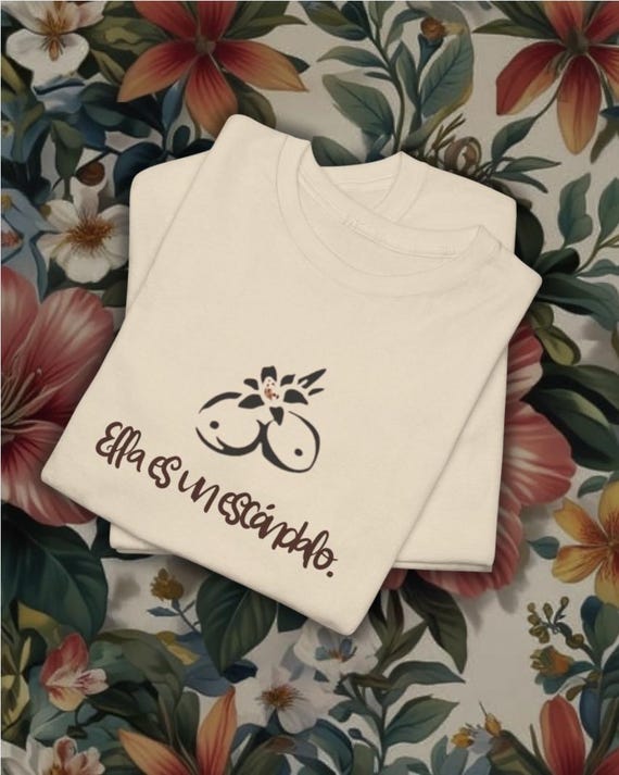 Ella es un escandalo- Unisex Heavy Cotton Tee Tropicoqueta - Casual Wear, Everyday Comfort, Eco-friendly Fashion - Karol G