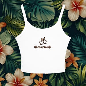 Ella es un escandalo - Women&#39;s Strap Tank Top - Tropicoqueta - Casual Summer Wear - Karol G
