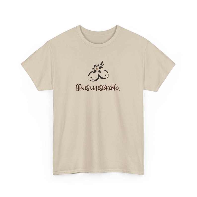 Ella es un escandalo- Unisex Heavy Cotton Tee Tropicoqueta - Casual Wear, Everyday Comfort, Eco-friendly Fashion - Karol G
