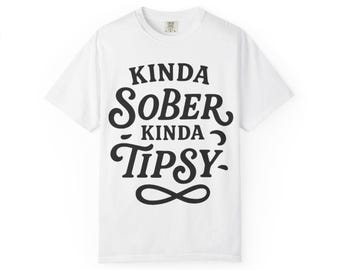 Camiseta "Un poco sobrio, un poco ebrio" / Camiseta con cita tipográfica sobre la bebida