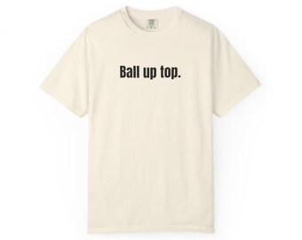 Camiseta con estampado de pelota en la parte superior / Camiseta con texto minimalista, tipografía urbana
