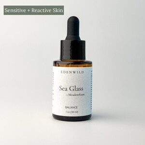 Pu&ograve; includere: Flacone di vetro marrone con contagocce nero, etichettato "Sea Glass + Meadowfoam" e "BALANCE 1 oz (30 ml)". Il flacone &egrave; per pelli sensibili e reattive. Il prodotto &egrave; di EDENWILD.