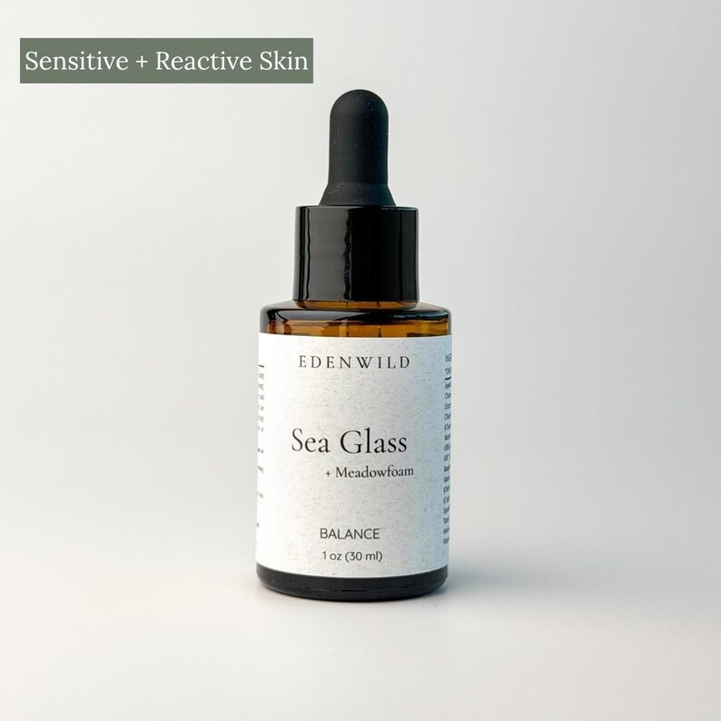 Pu&ograve; includere: Flacone di vetro marrone con contagocce nero, etichettato "Sea Glass + Meadowfoam" e "BALANCE 1 oz (30 ml)". Il flacone &egrave; per pelli sensibili e reattive. Il prodotto &egrave; di EDENWILD.