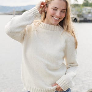Chunky Knit Sweater Pattern, Cream Raglan Pullover Knitting Guide, Beginner Friendly Digital PDF